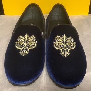 New in box Men’s Size 45 Blue Suede shoes with embroidery